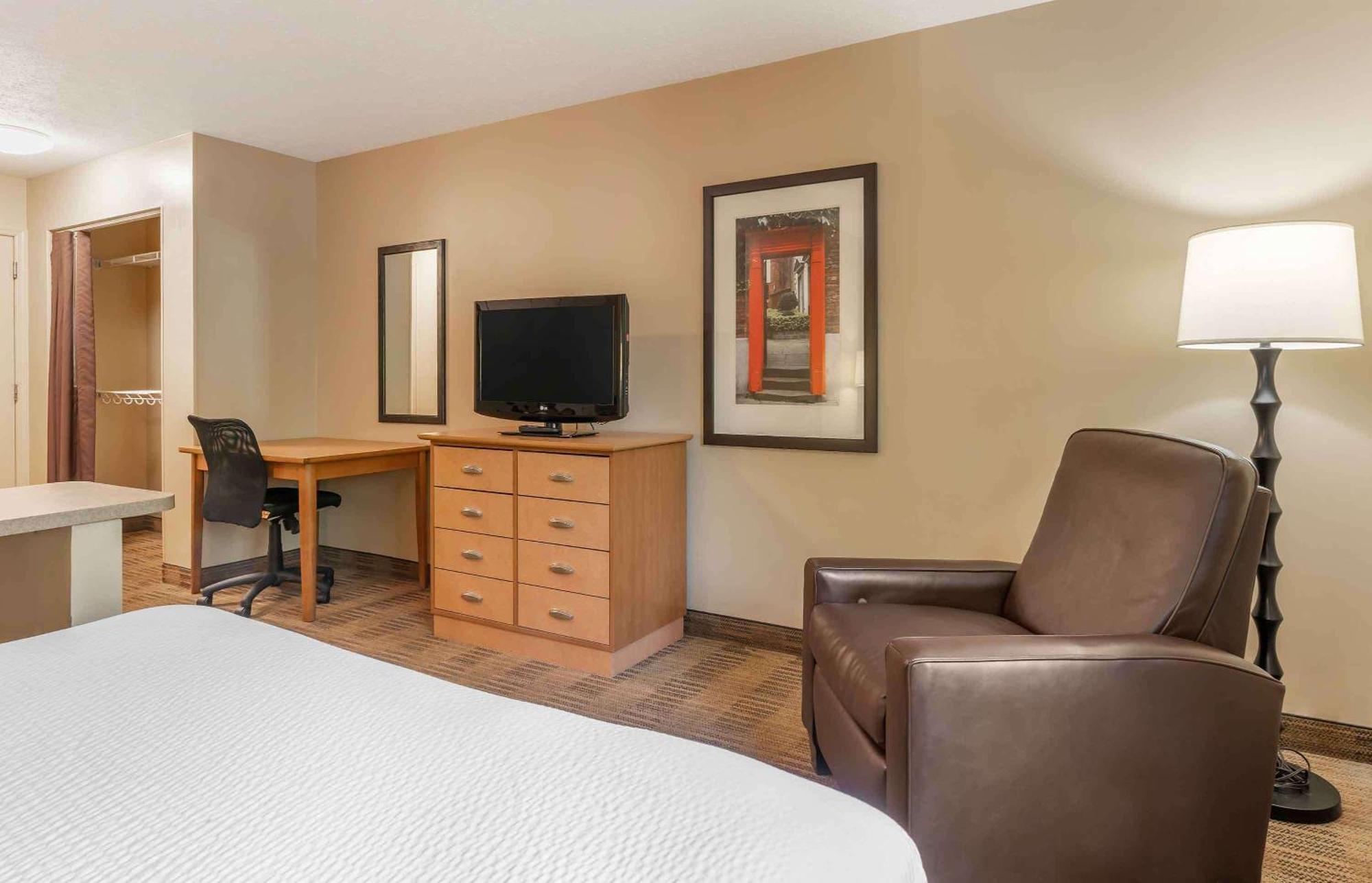 Extended Stay America Suites - Raleigh - Cary - Harrison Ave Exteriör bild