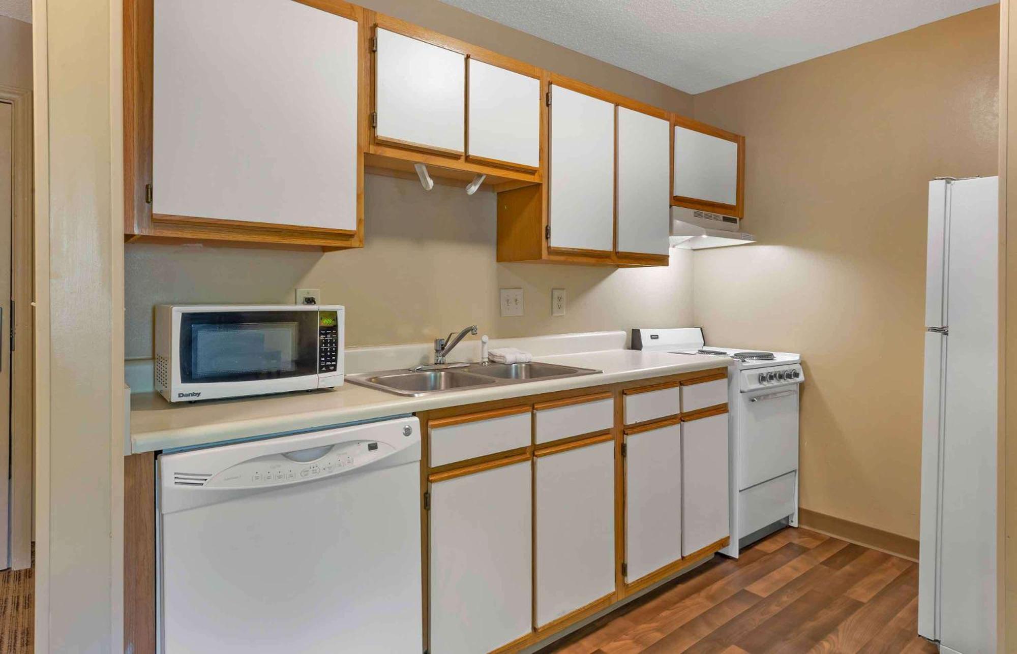 Extended Stay America Suites - Raleigh - Cary - Harrison Ave Exteriör bild